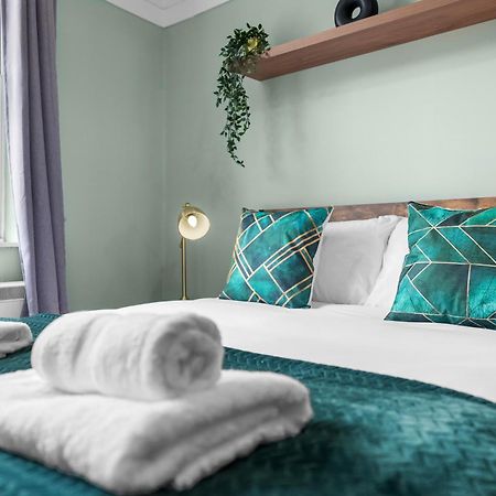 Chic 2 Bedroom Apartment Near Liverpool Street By Gold Stays London Eksteriør bilde