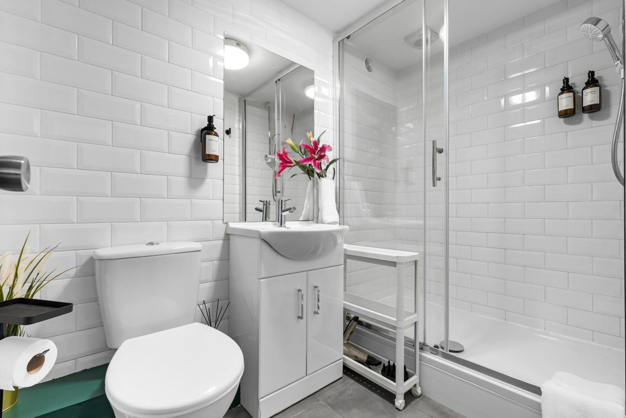 Chic 2 Bedroom Apartment Near Liverpool Street By Gold Stays London Eksteriør bilde